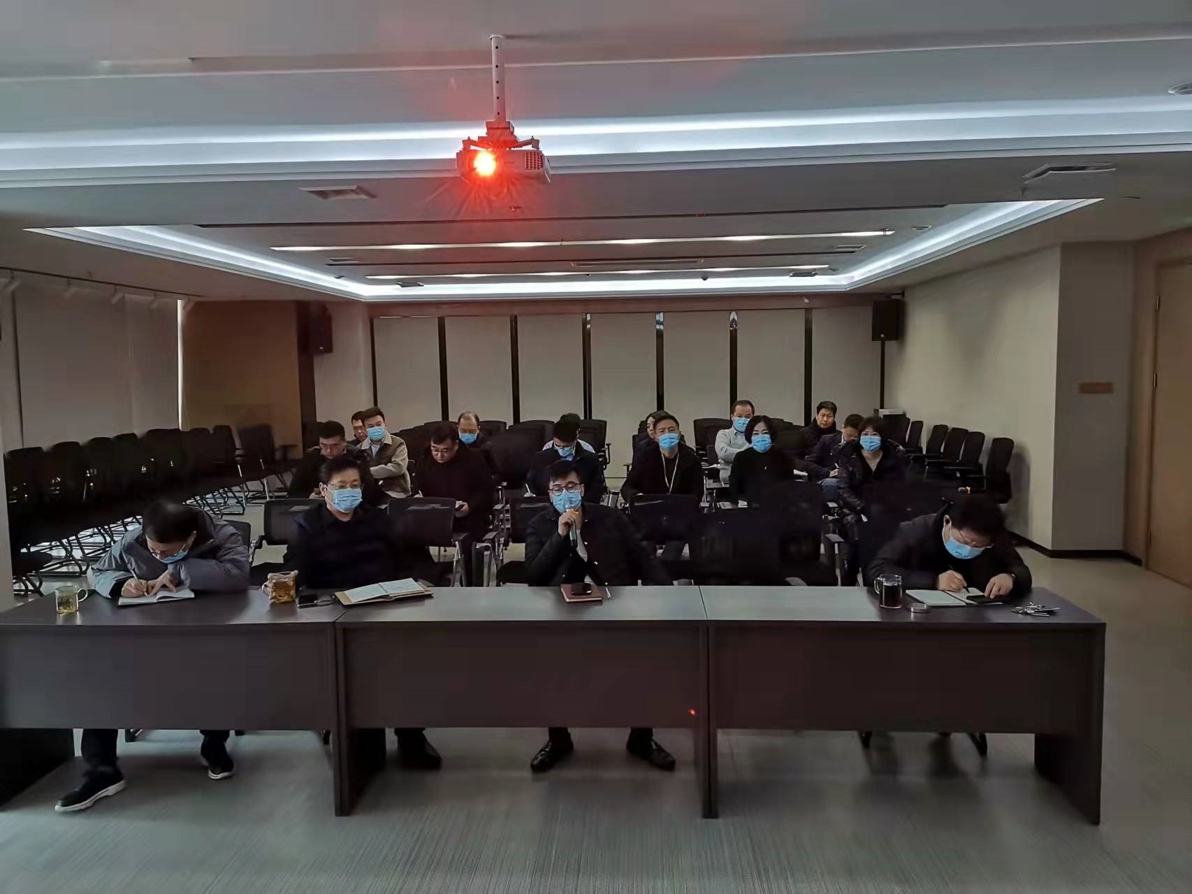 集團(tuán)公司董事長(zhǎng)、總經(jīng)理王禹澄做重要講話